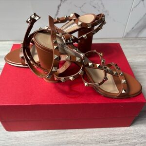 Valentino Brown Heeled Shoes with Classic Design
